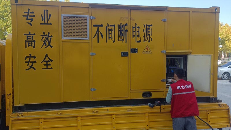 淅川柴油发电机组和UPS电源配合使用时，如何避免切换过程中的电力中断？